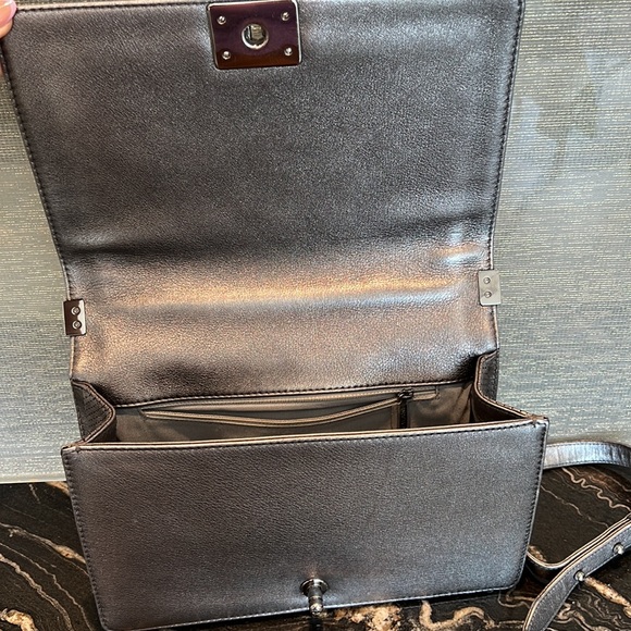 CHANEL Boy Bag (Medium) Perforated Dark Silver Leather - Picture 4 of 6